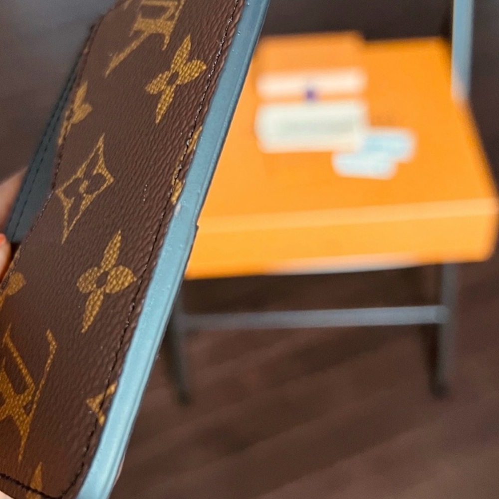 Authentic Louis Vuitton Neo Card Holder in Monogram Macassar Canvas - Picture 5 of 8